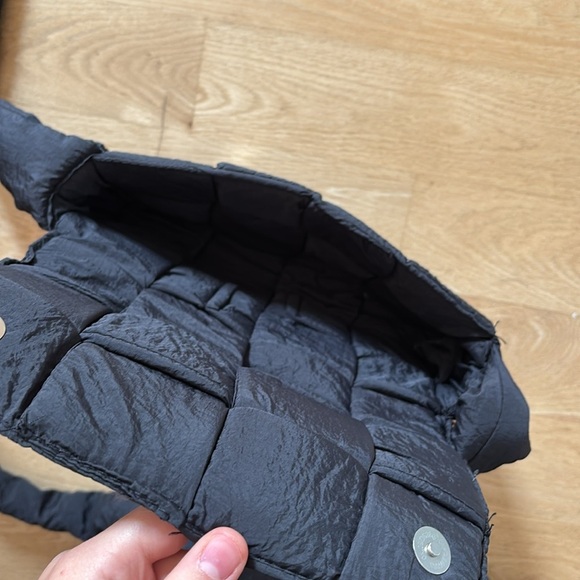 Black Quilted Puffer Crossbody Bag Puffy - Picture 3 of 4